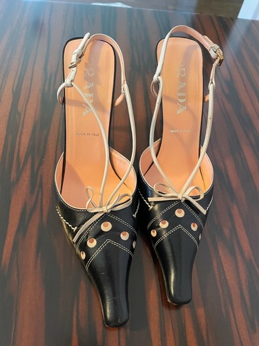 Pre-owned PRADA Black Ivory Spectator 