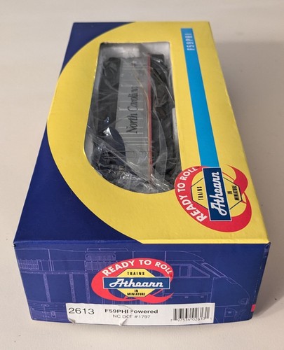 Athearn RTR 2613 HO Scale North Carolina DOT F59PHI Powered Locomotive #1797 - Picture 3 of 9