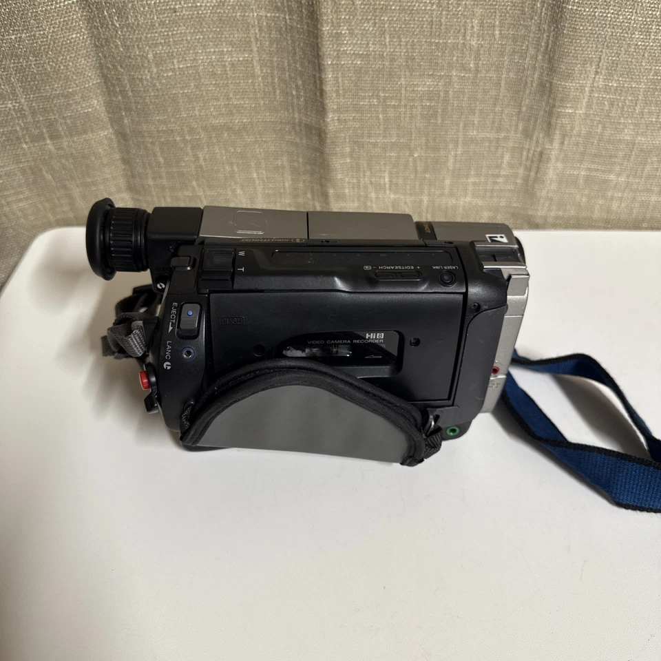 Working Missing Charger and Battery Sony Handycam CCD-TRV65 Hi8 Camcorder - Image 4 of 4