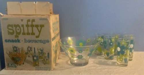 Vintage 70’s MCM Anchor Hocking Spiffy Daisy 7 Pc Bowl & Glass Snack Set NOS NEW