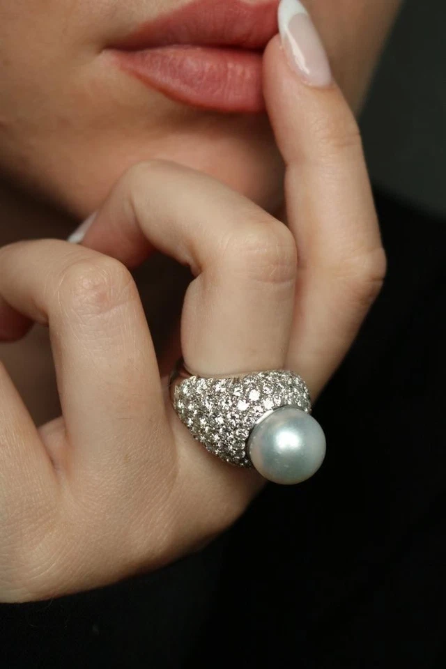 Anillo con cúpula de perlas de diamantes Van Cleef & Arpels ~ diamante de 5 quilates ~ perla de 13,8 mm Foto 3 de 4