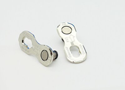 Shimano CN-HG901-11 SIL-TEC 11 Speed Chain w/ Quick Link 1