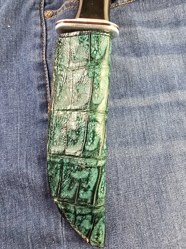Bainha de faca de couro Buck 119 puxar direita pele de crocodilo verde nova - Imagem 4 de 4