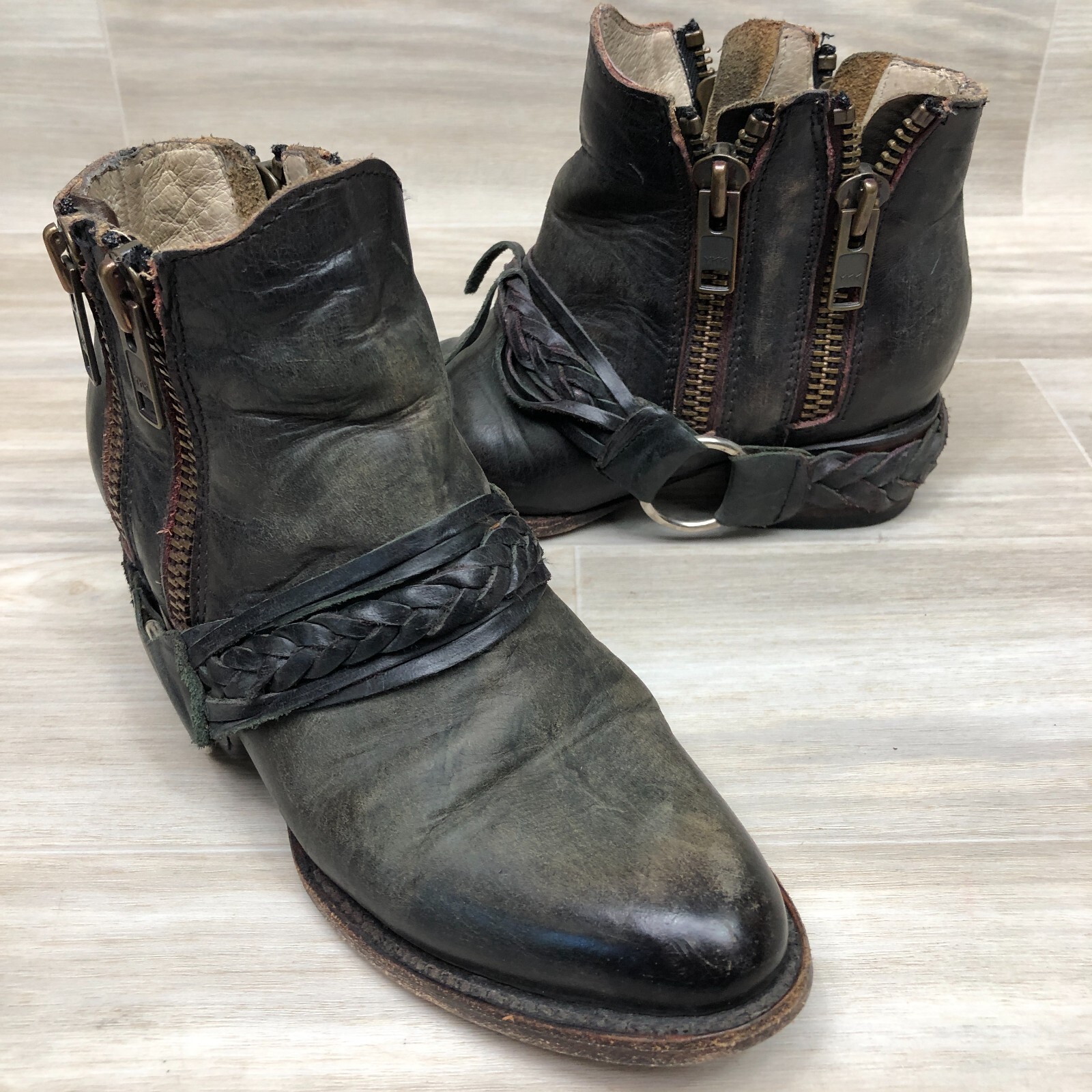 Freebird by Steven Womens Clash Black Leather Straps Ankle Boots Distressed Sz 7