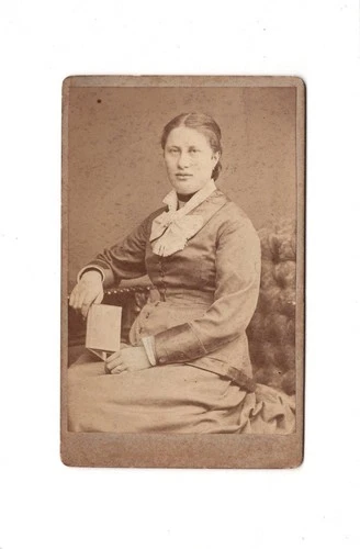 Carl Köhler CDV Photo Lady Portrait / Fine Lady - Lauenburg 1870s