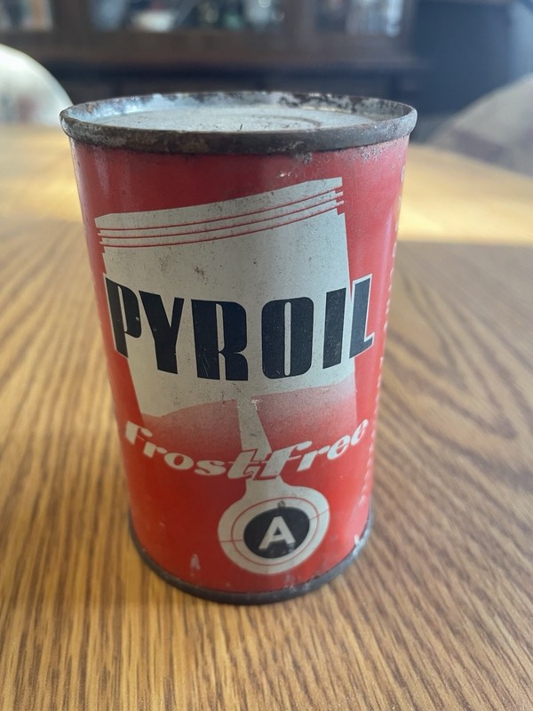 Pyroil frost free gasoline antifreeze oil can gas & oil GREAT GRAPHICS 8 oz. tin
