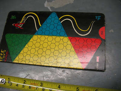  POCKET    GAME   BOARD  PRINTED  by  UNIQUE  ITEMS CO,  NEW  YORK  5th AVE 1942