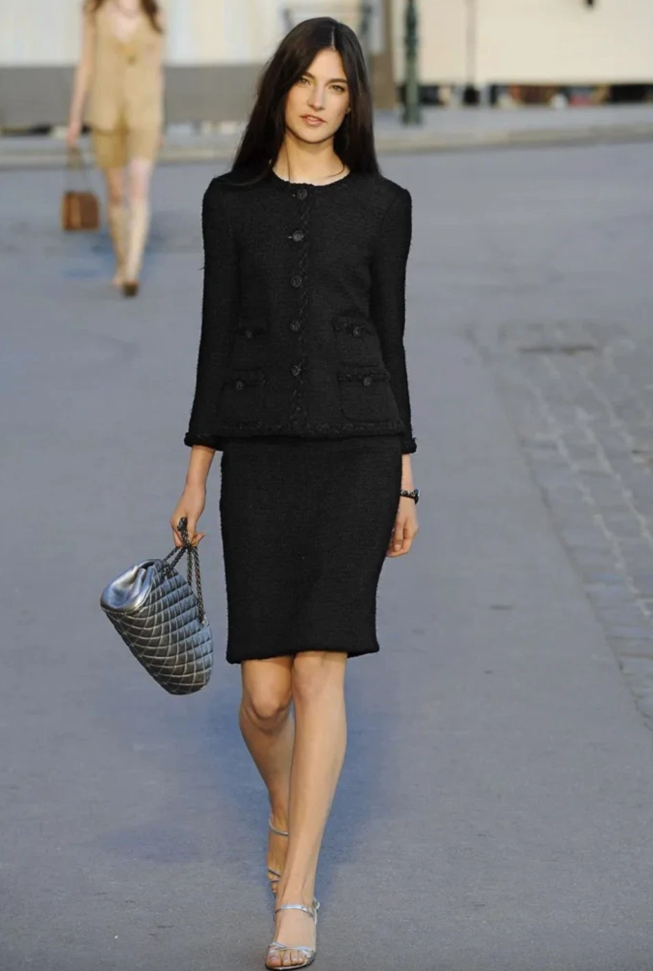 Blazer classico tweed LBJ Iconic Chanel 11C The Little Black Jacket Cruise 2011