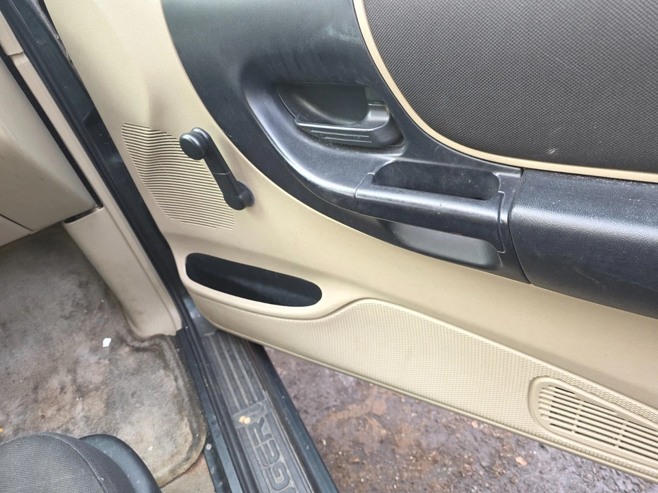 Ford Ranger 2004-2011 pasajero panel de moldura de puerta interior delantera solo beige manual Foto 4 de 4
