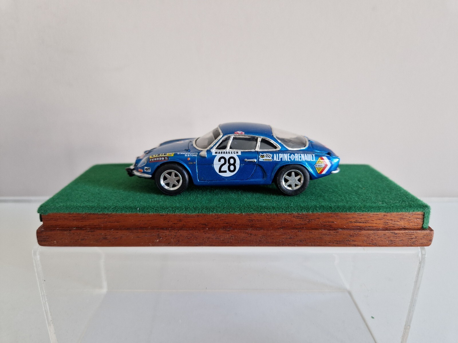 Foto 1 di 8