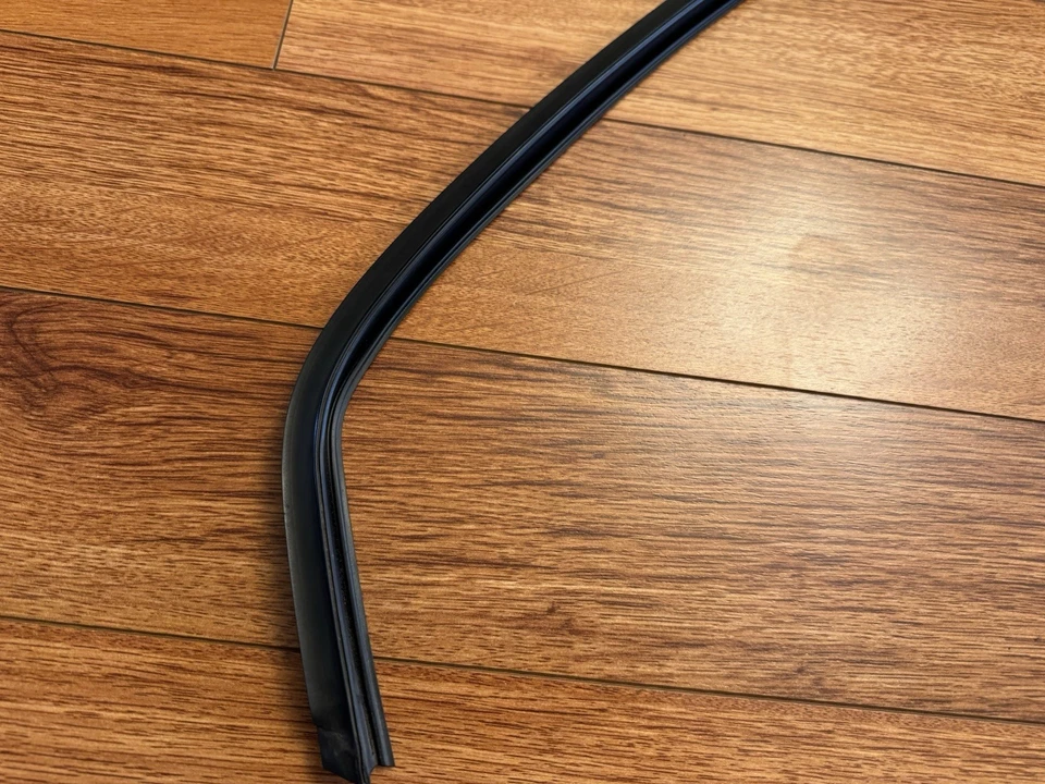 OEM 1995-2001 BMW E38 740iL puerta trasera derecha sello ventana superior tira climática Foto 2 de 4