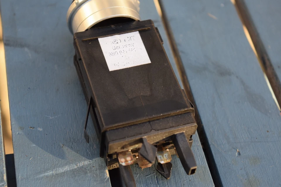 OEM 2000 2001 2002 2003 2004 2005 Audi TT Quattro Descongelación Espejo Retrovisor Botón Foto 2 de 2