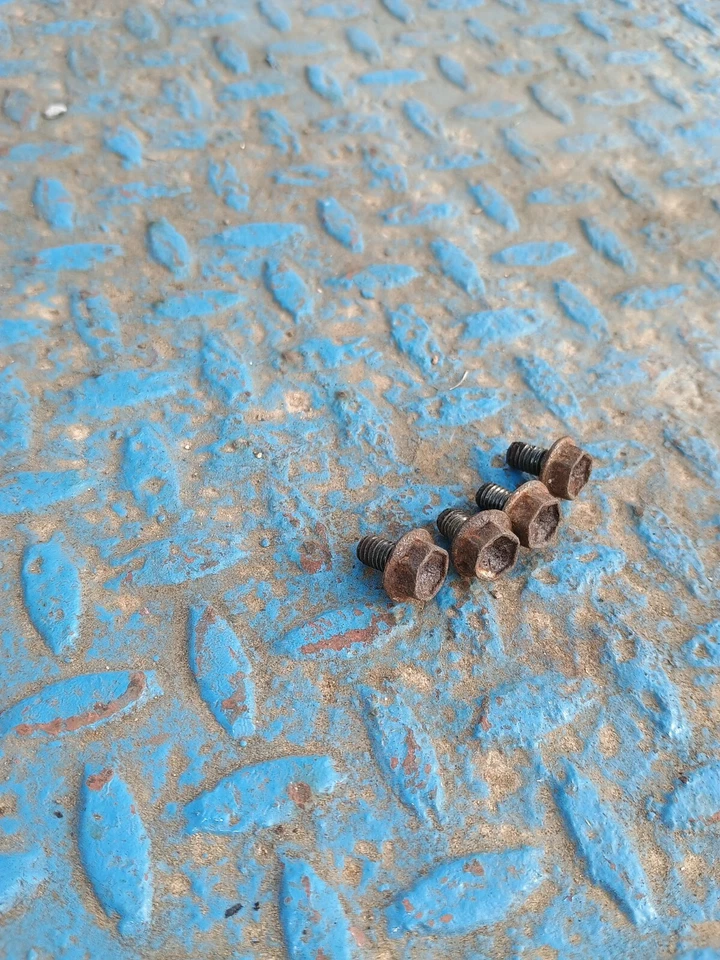 89-94 Geo Metro 1.0 3cyl bomba de agua polea pernos OEM usado Foto 3 de 4