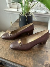 VTG Salvatore Ferragamo Brown Leather Pumps Shoes Gold Tone Emblem Italy Size 7