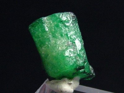 Smaragd Kristall / Emerald crystal 8,5 mm feines Grün Muzo, Kolumbien (5660t)