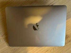MacBook Pro 13,3" (Kauf 2018) Space Grau | 2.3 GHz, 8GB, 128GB | Displayfehler