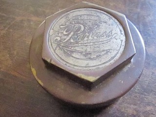 1910s PEERLESS BRASS hub grease cap wood wheel early antique model t ford