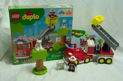 LEGO Duplo LEGOS FIRE TRUCK W/ LIGHT & SOUND 10969 SET AGES 2+