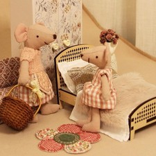 Doppelbett im Maßstab 1:12 für Puppenstube, Miniaturmöbel für