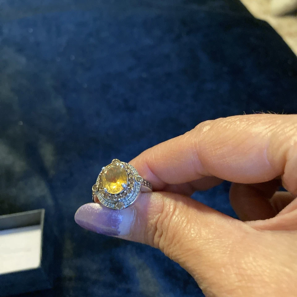 Affinity Citrine Surrounded By Amethyst In Center And Down Sides Of S.S. Ring 6 - Image 4 of 4