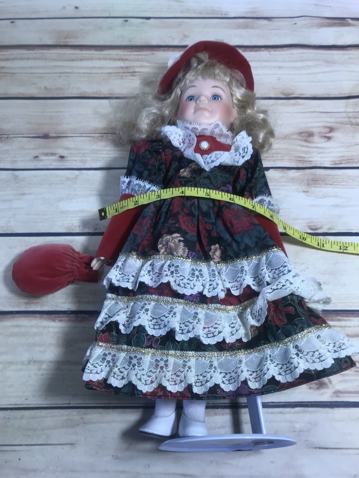 Vtg Porcelain Doll 1995 Four Star International Trading Co Doll w/Stand Collect