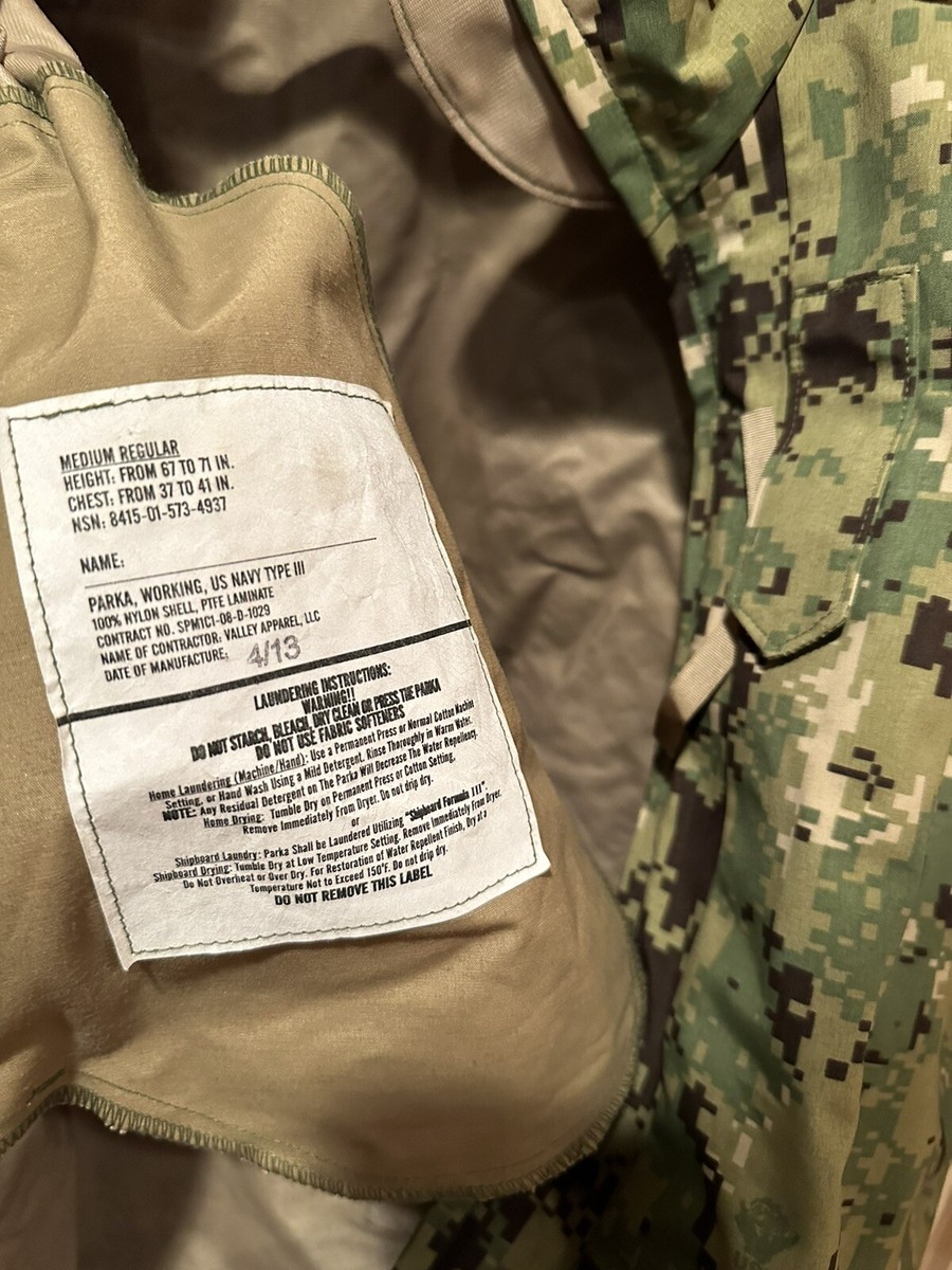 US Navy Working Uniform NWU Type III Parka Medium Regular AOR2