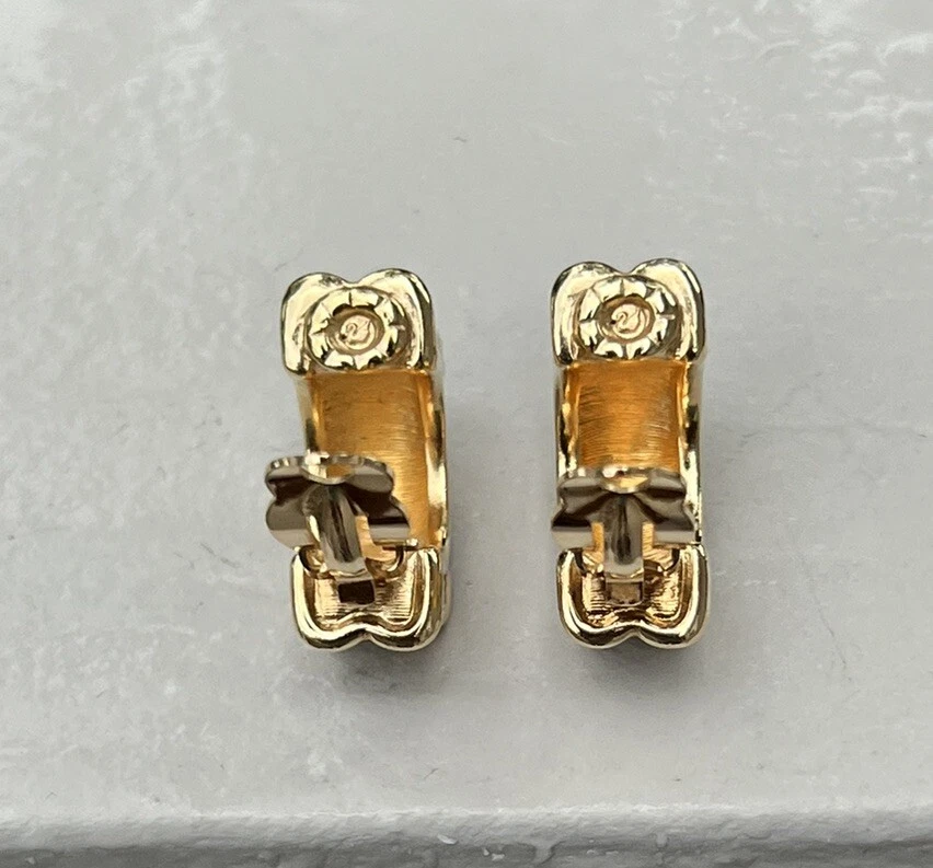 Pendientes de clip Swarovski color oro con cristales Foto 3 de 4