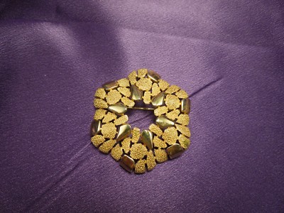 Crown Trifari Cobblestone Gold Tone Pin Brooch Vintage Signed Wreath Shaped
