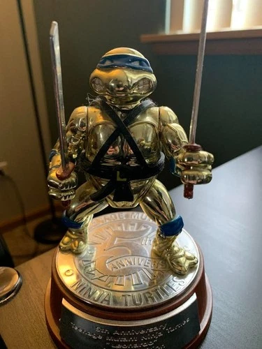 Vintage Teenage Mutant Ninja Turtles - Leonardo 5th Anniversary Trophy | TMNT