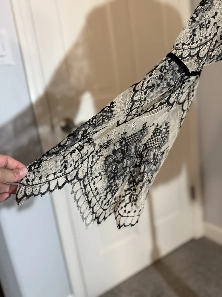 Nuevo con etiquetas Top Altar’d State Mujer’s Crema Negro Encaje Superpuesto Mangas Campana Mediano Foto 4 de 4