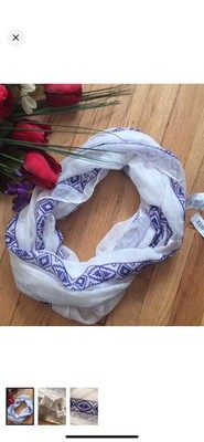 Gap Women's Light Weight Wrap Infinity Scarf White With Blue Design