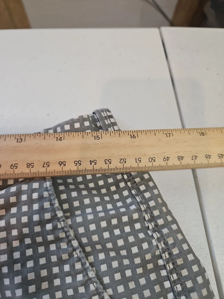 Pantalones cortos Express Classic Fit para hombre 30 grises a cuadros Foto 3 de 4