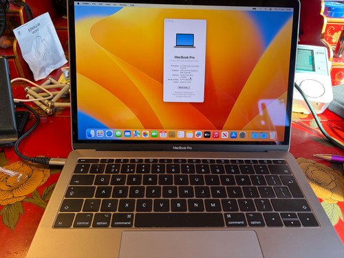 MacBook Pro 13 Zoll, 2019, 2xTBT3 Anschlüsse), neues Display + Mainboard, Garantie