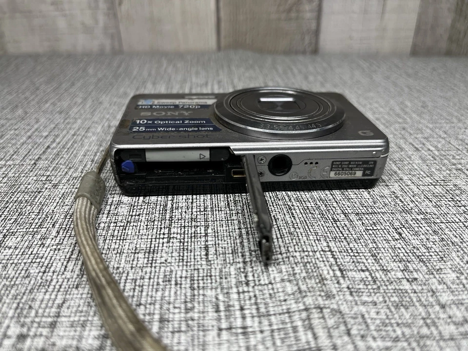 Sony Cyber-shot DSC-W690 16.1MP Digital Camera - Silver DAMAGED BATTERY DOOR - Image 4 of 4