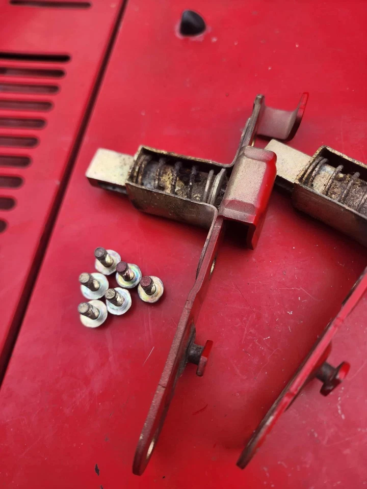 1986-1993 Mazda B2200 B2600I OEM Tailgate Lock Latch Set w/Mounting Hardware - Image 2 of 4