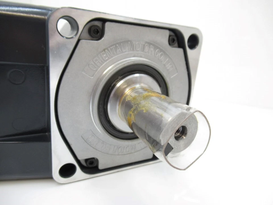 ORIENTAL MOTOR BHI62ST-G2 Induction Motor 220Vac 3-Ph 200W + BH6G2-9RA Gear Head - Image 3 of 4