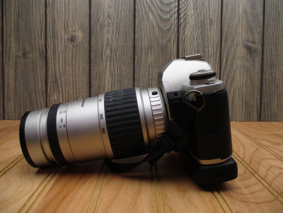 Pentax ZX-M 35mm Camera w/ SMC Pentax-FA 1:4.7-5.8 100-300mm Pentax ZX-M 35mm Camera w/ SMC Pentax-FA 1:4.7-5.8 100-300mm
