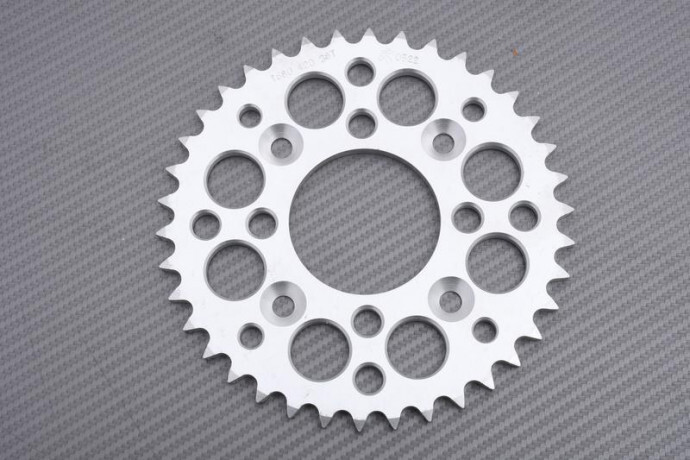 Couronne Renthal 37 dents pas 420 version Ultra Light alu pour CRF50 04-18
