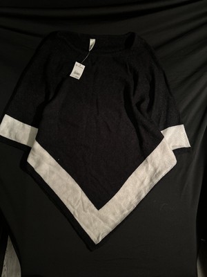 NWT Versona Travel Poncho | Black White Striped Triangle Border One Size Wrap