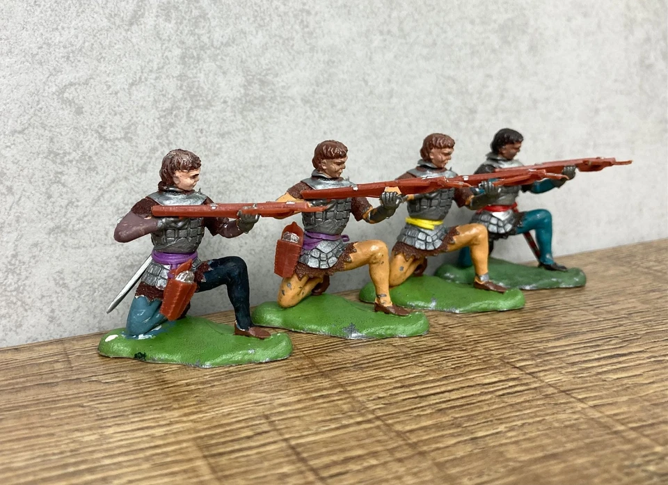 Vintage Britains Swoppet Knights With Crossbows x4 1960s Swoppets - Image 2 of 4