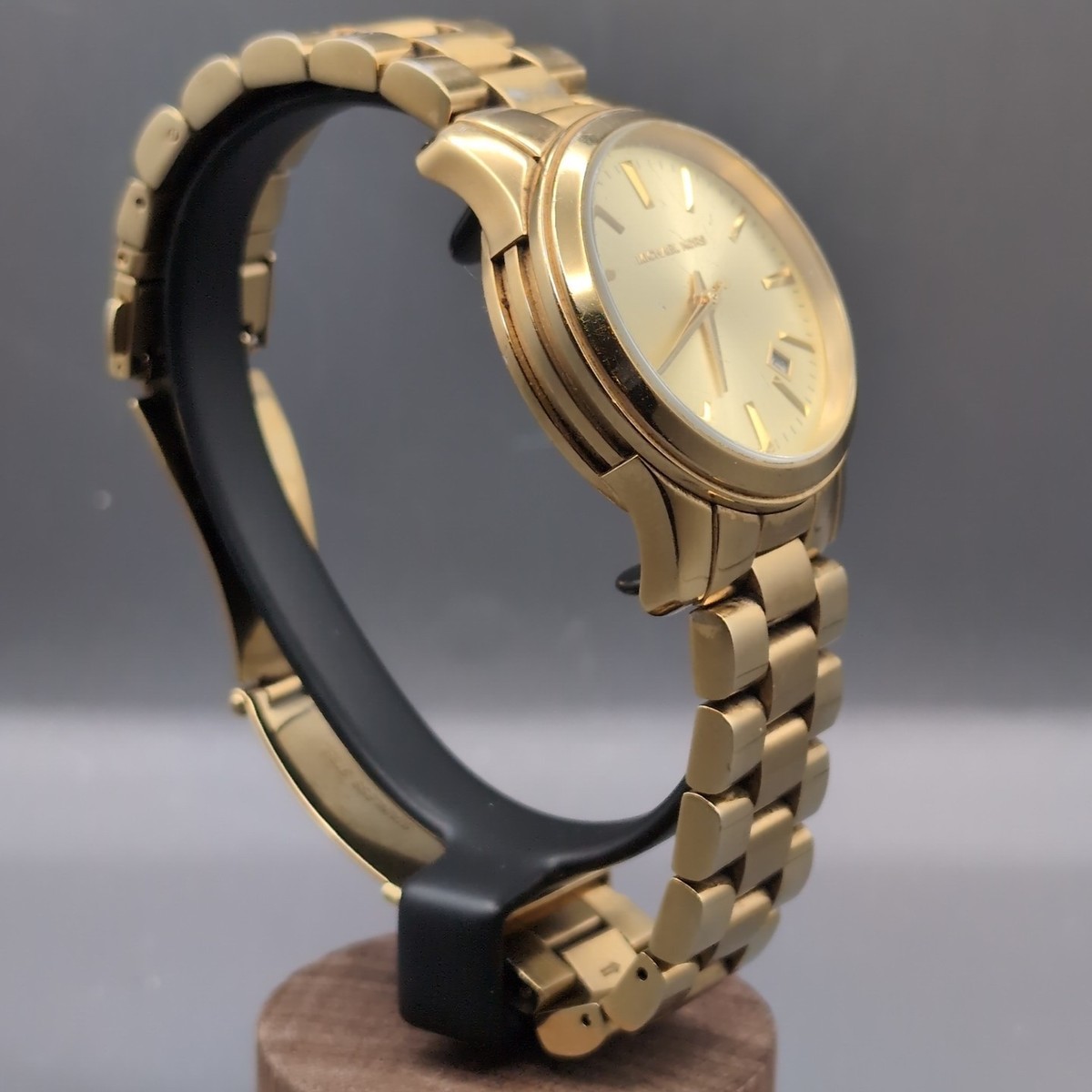 Michael Kors MK5160 Gold-Tone Runway Watch – Ready to Wear 
