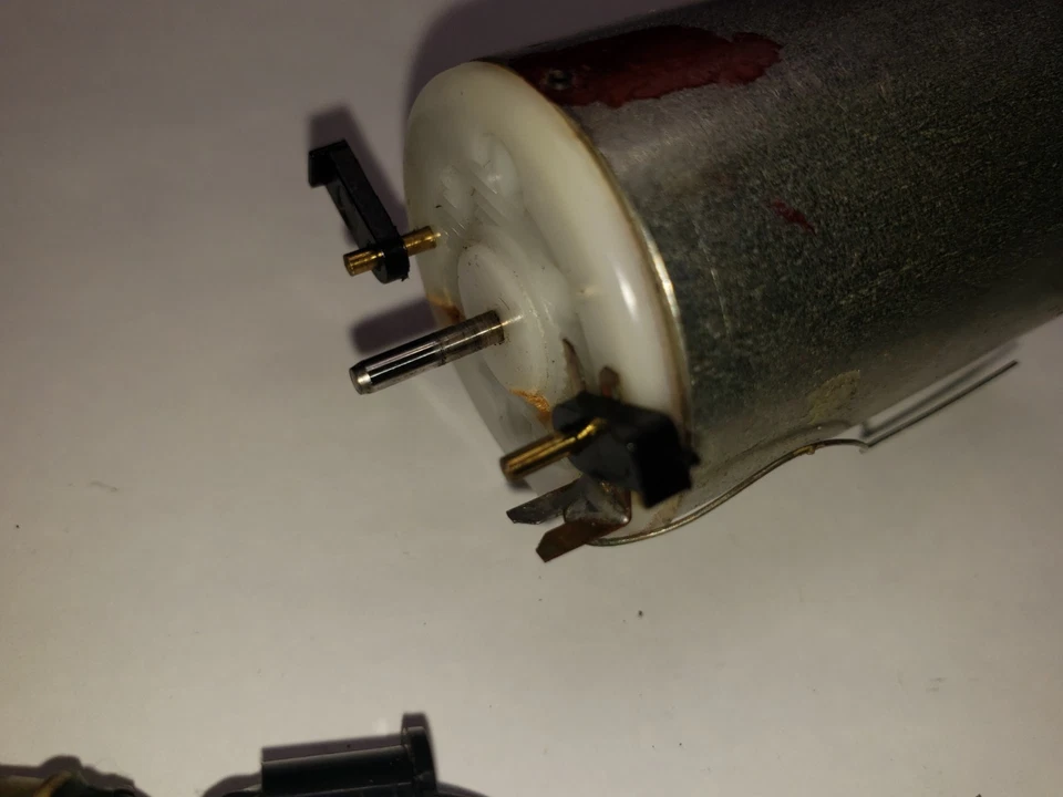 ROCO MOTOR MOUNT CLIP WIRED HARNESS HO Scale ROCO Alco FA Diesel Locomotive PART - Image 2 of 4