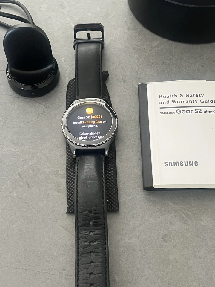 Samsung Gear S2 Classic Watch. Leather Bands. Sleek Black Elegant Style. - Image 3 of 4