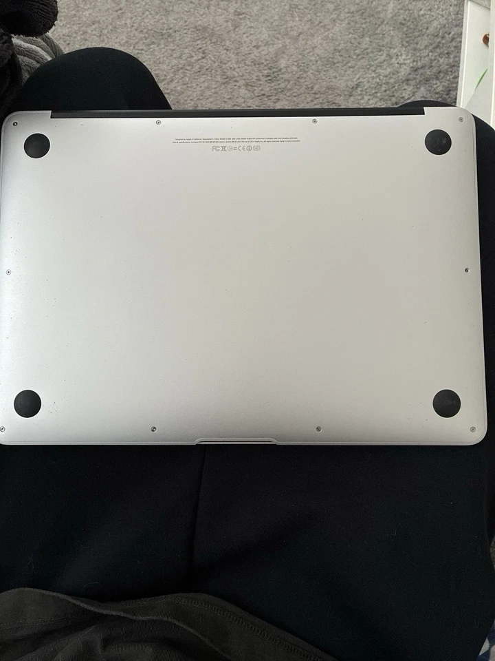 Apple MacBook Air 13 Zoll (128GB SSD, Intel Core i5 2. Gen., 1,70GHz, 4GB RAM) - Bild 3 von 4