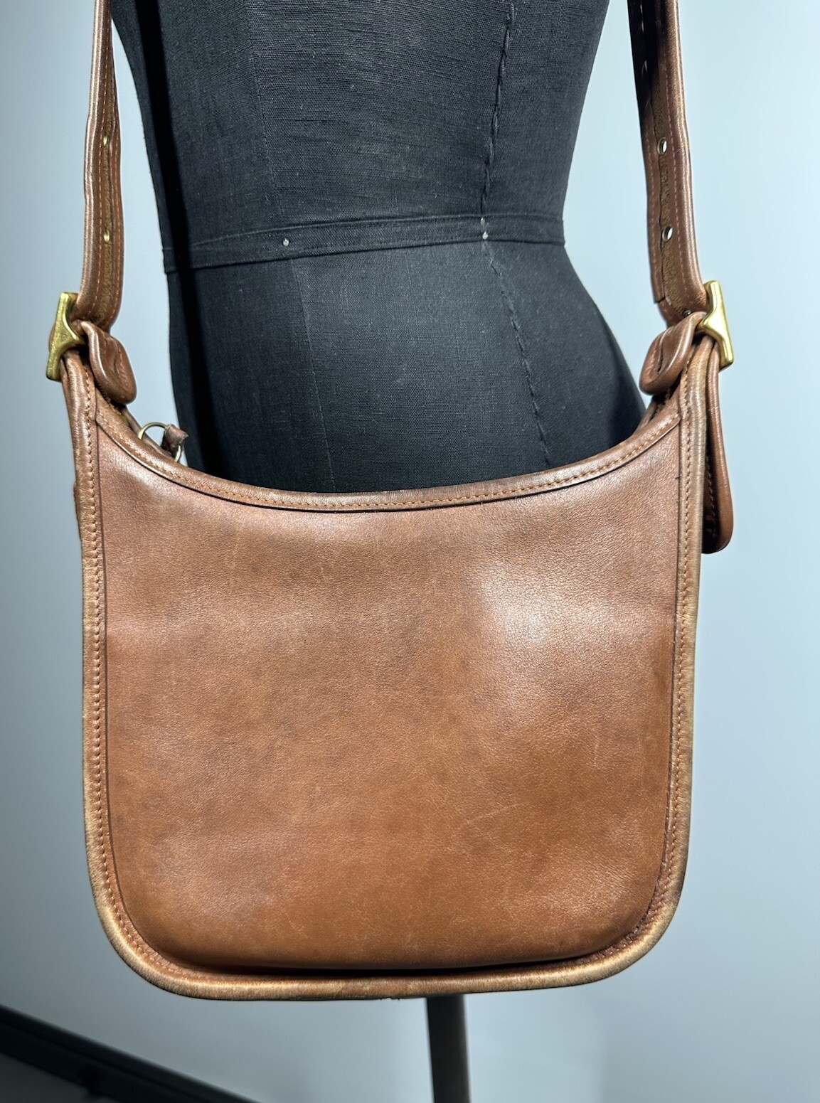 COACH Vintage LEGACY ZIP British Tan Leather Purse Bag Crossbody