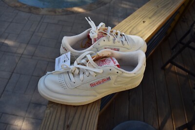 NEW w/o box Reebok Unisex Club C 85 Vintage' Shoes in White Size 10, red details