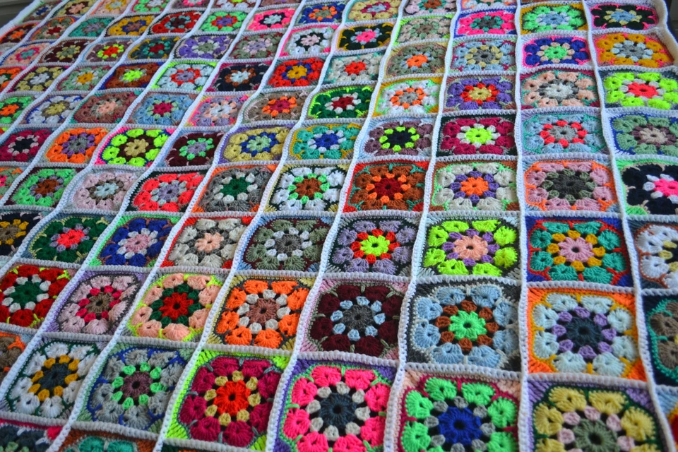Häkeldecke, Granny Square Decke gehäkelt, bunt, Unikat 180cmx200cm, 1,80m x 2,0m - Bild 3 von 4