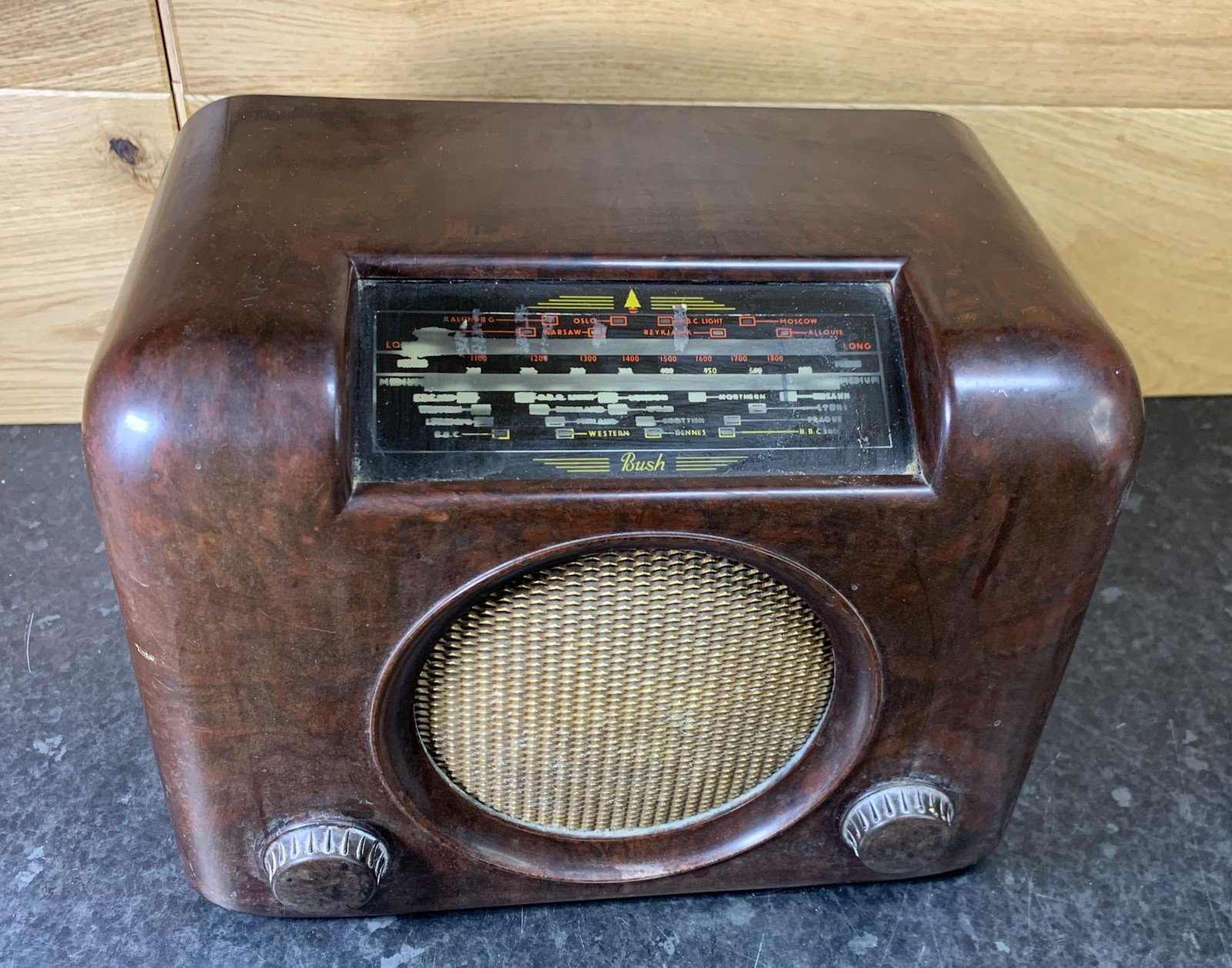 Vintage  Bush DAC 90A Radio Receiver Tube Valve  MW LW Bakelite  - Read descript