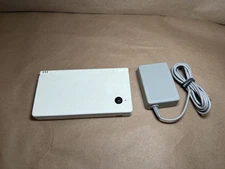 Nintendo DSi Handheld Game Console White w/ Charger *Has Cosmetic Wear*