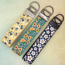 Sunflower Keychain, Bumble Bee Key Fob, Daisy Key Chain, Zipper Pull, Handmade